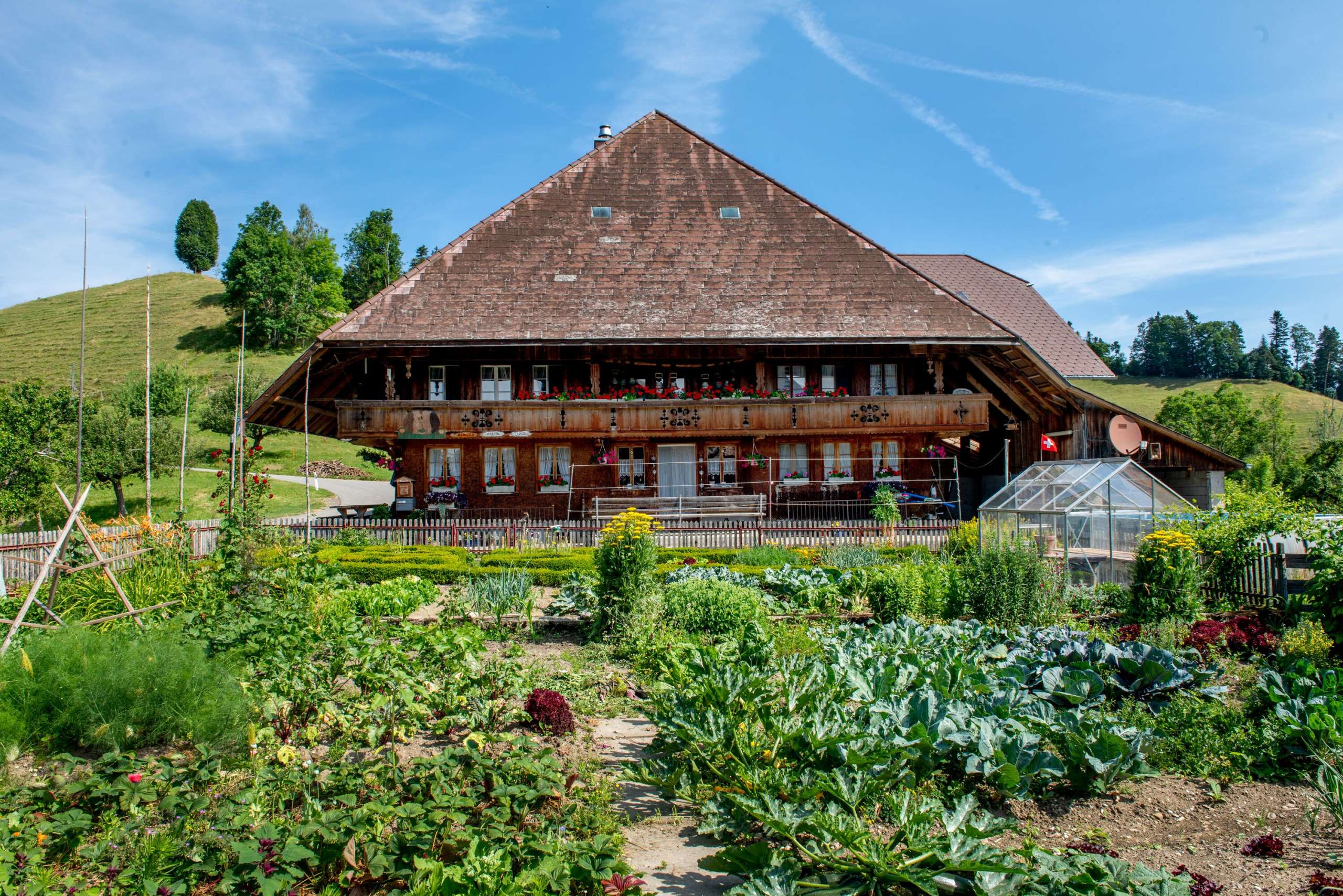 Bauernhaus mit Bauerngarten, Bauernhof Obermörisegg