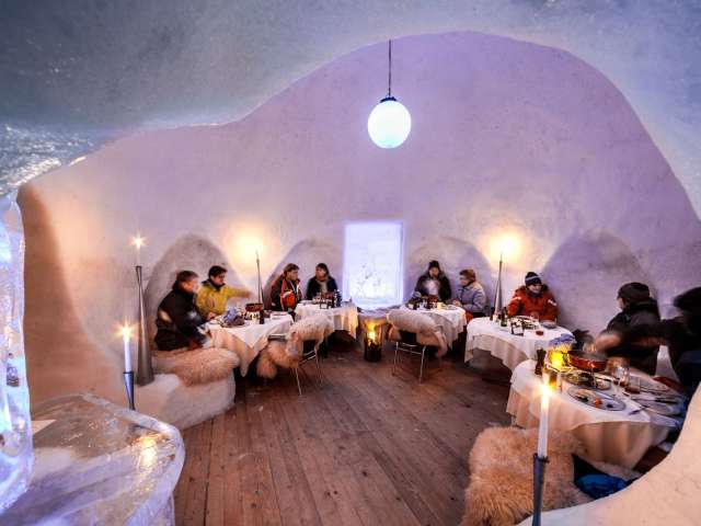 Fondue im Kemmeriboden Iglu