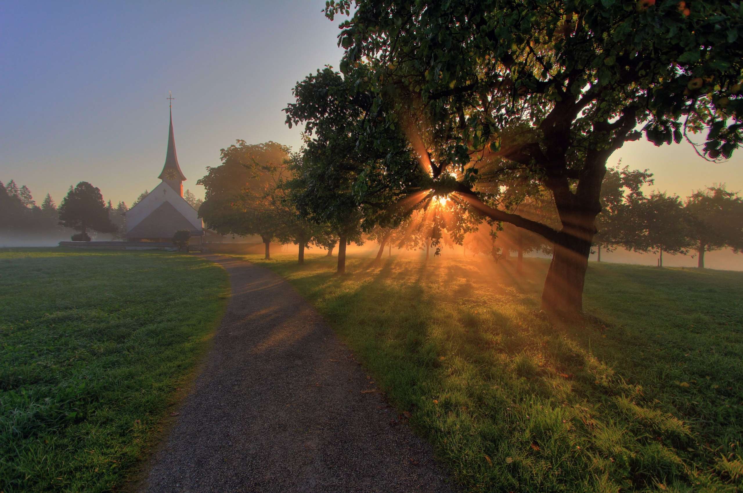 Sonnenuntergangsstimmung beim Kirchlein Würzbrunnen in Röthenbach.